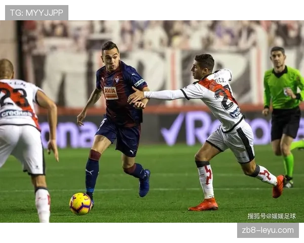 足球巨星本轮比赛再创佳绩,精彩进球助球队状态回暖 足球巨星本轮比赛再创佳绩,精彩进球助球队状态回暖