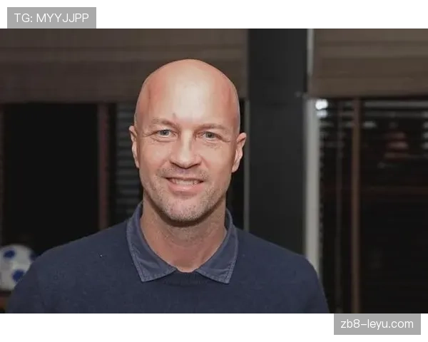 克鲁伊夫关键比赛表现重塑足球战术格局，引领历史发展新趋势